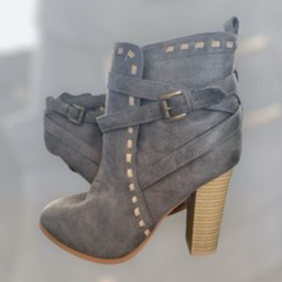 Venus Grey Wood Heels Boot, Size 8! NWOT! - Picture 7 of 9